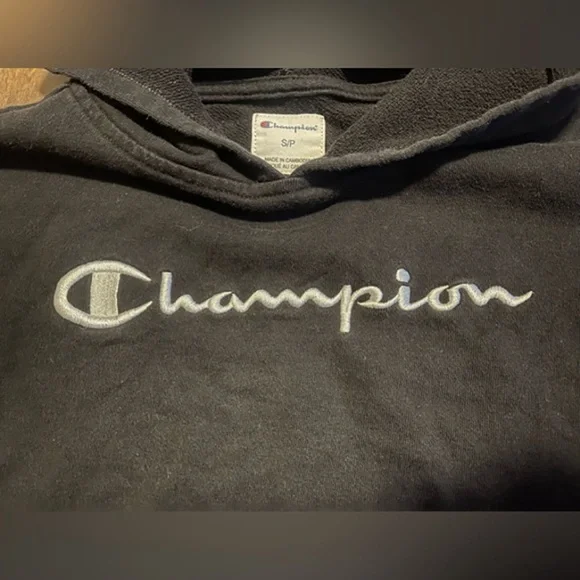 Champion Black Pullover Sweater with Iconic Logo - Picture 4 of 5